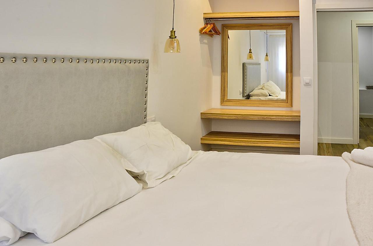 Apartsuite B&R Triana Arellano Seville Exterior photo